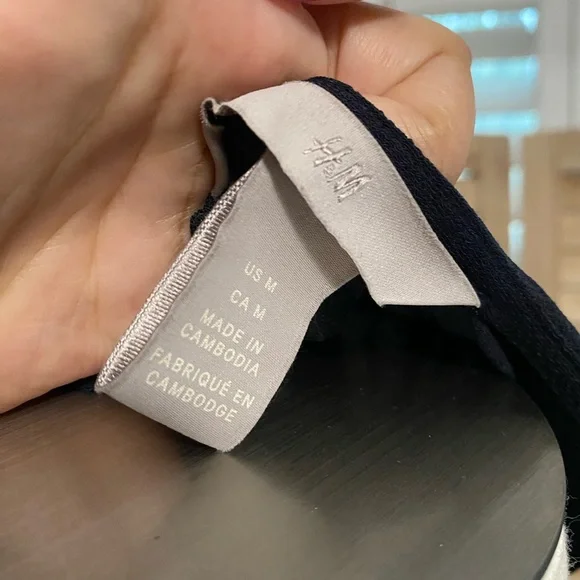 H&M navy blue short sleeve v neck dress , size medium , good condition - Picture 3 of 3